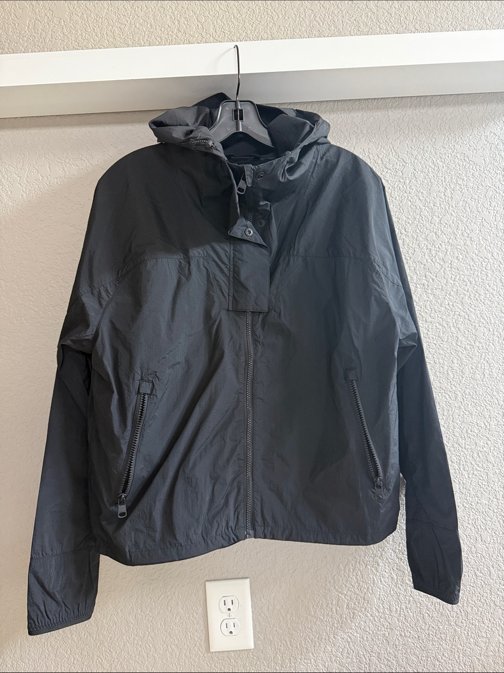 Varley Black Hooded Terrace Windbreaker Jacket Sz S